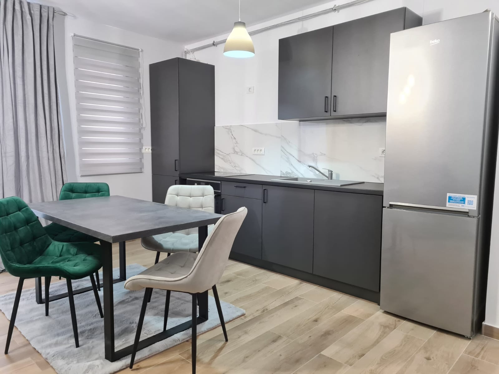 Mobila de bucatarie gri la comanda - Tamplar Neagu